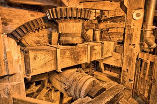 Cog Wheel 1 (card) 650 x 433px