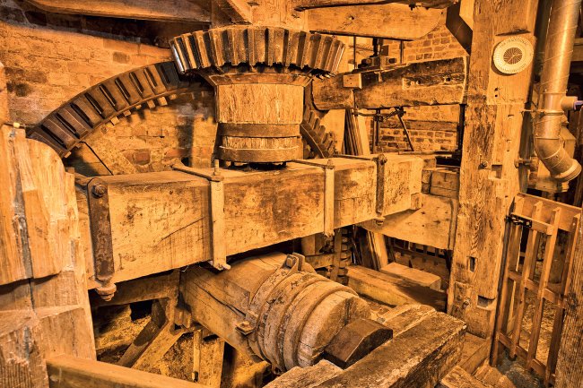 Cog Wheel 1 (card) 650 x 433px